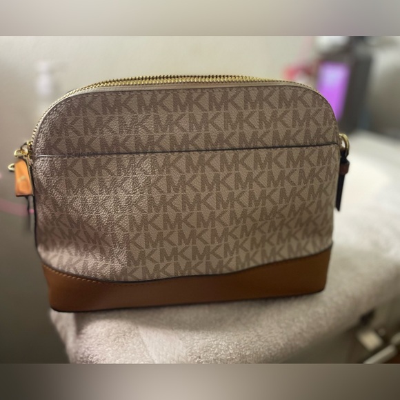 NWOT small satchel MK bag 🥰 - Picture 3 of 3